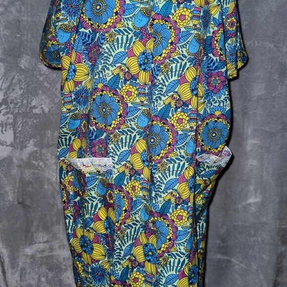 Carol's Collection L‎ Psychedelic Floral Scrub Gown - Picture 1 of 5